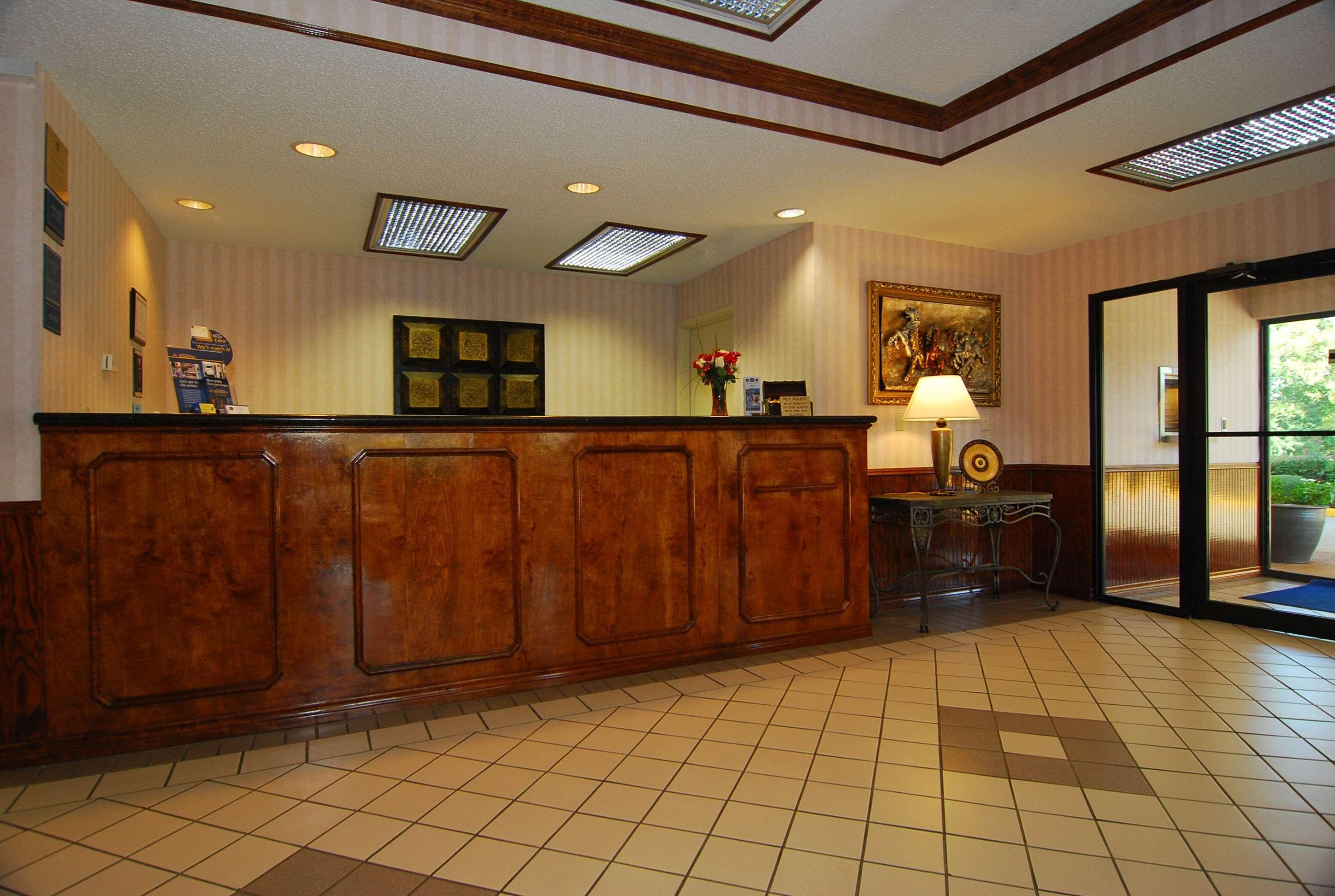 Best Western Lindale Inn Экстерьер фото